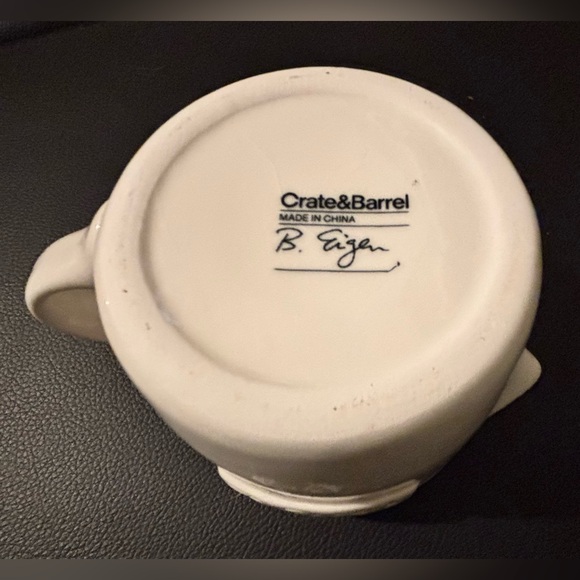 RARE :Crate & Barrel Spouted Measuring Cup - Picture 5 of 5
